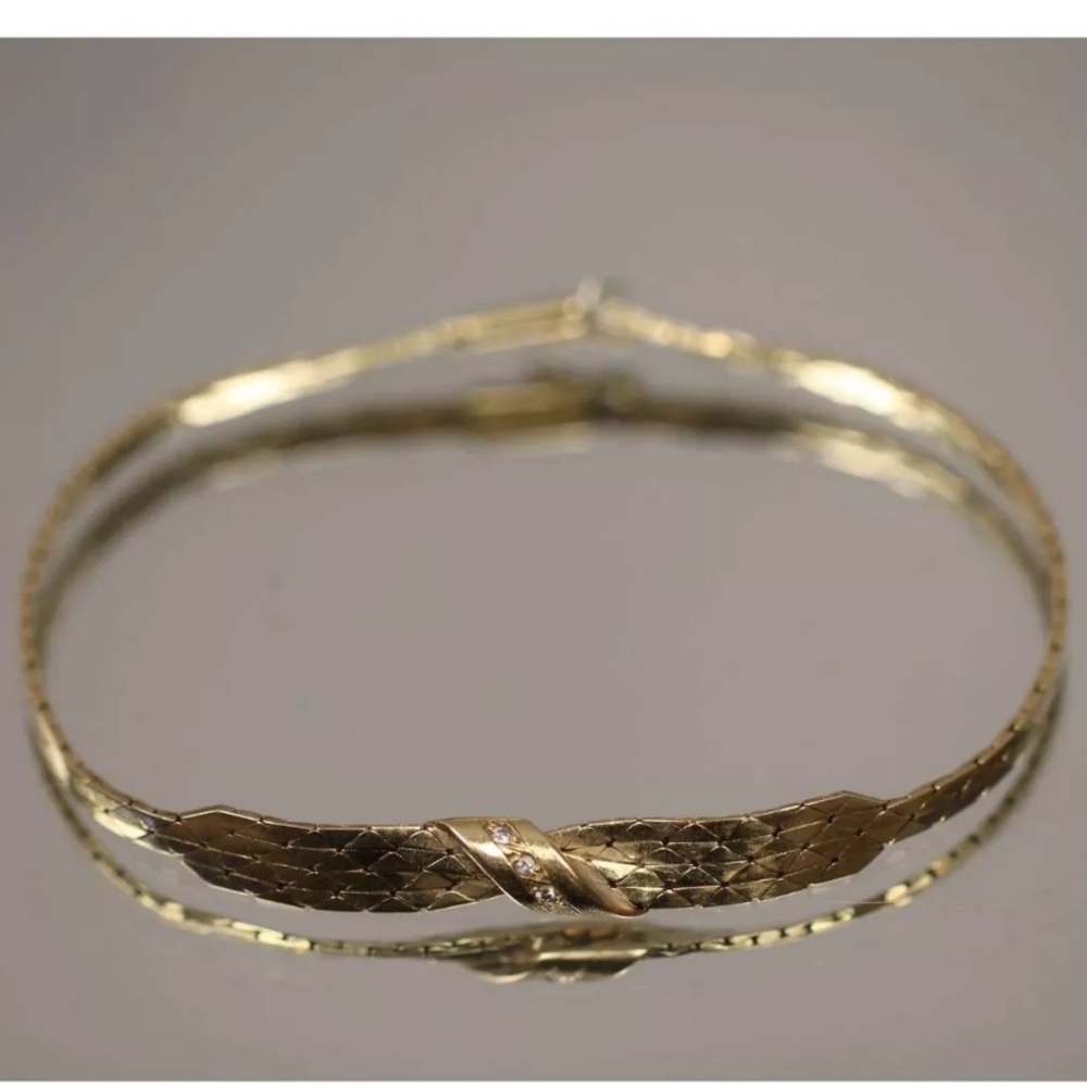 ✨🛑SOLD🛑14k solid gold Bowtie diamond bracelet✨